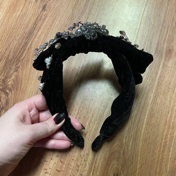 Baroque Bow Embellished Headband - Picture 5 of 9